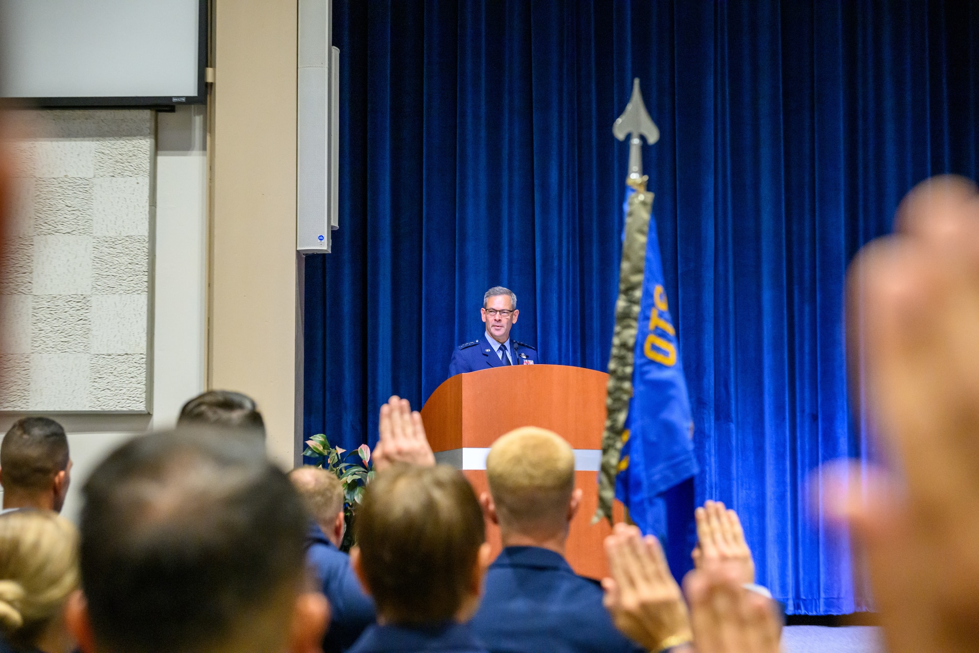 U.S. Air Force Chief of Staff Gen. Ken Wilsbach administers the oath of office to Officer Trainees at Officer Training School during a visit to Maxwell Air Force Base, Alabama, June 18, 2026. Gen. Wilsbach visited Officer Training School to congratulate the Air Force’s newest officers, emphasizing the importance of readiness and warrior culture. (U.S. Air Force photo by Mr. Brian Krause)