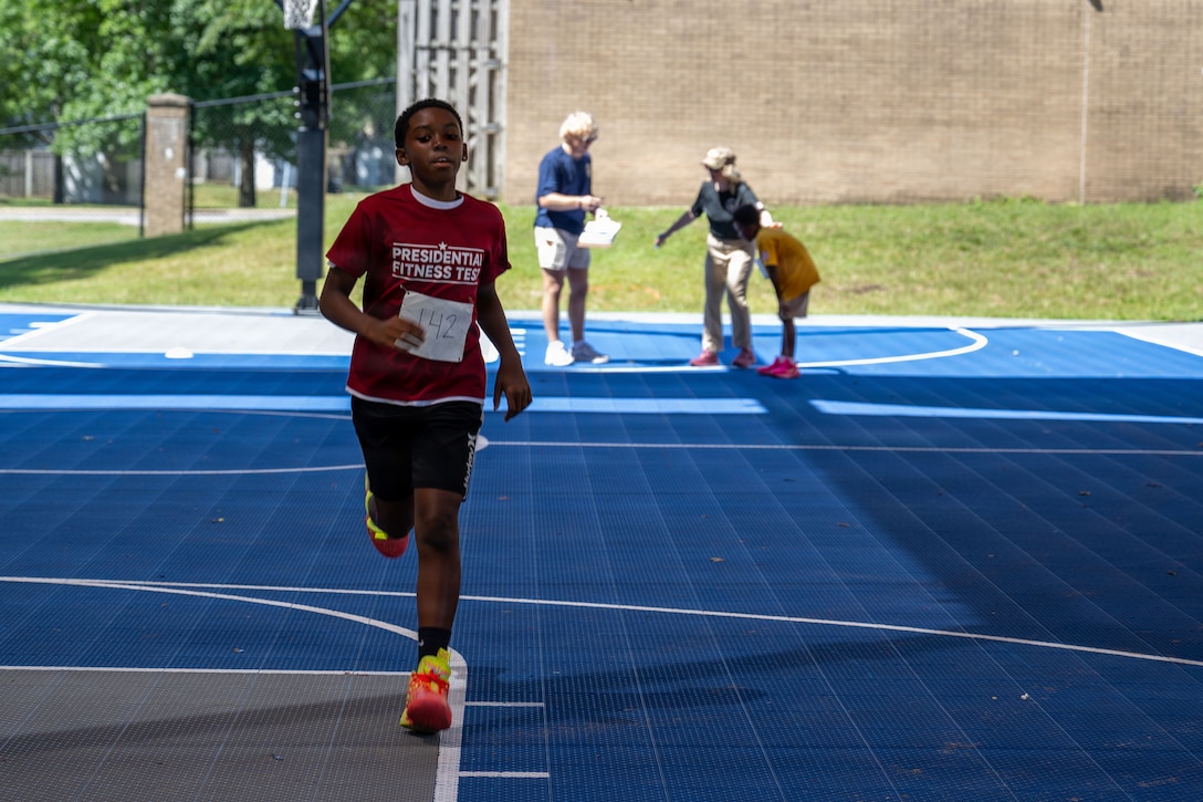 Students from the Joint Base Andrews Youth Center participate in the Presidential Fitness Test.