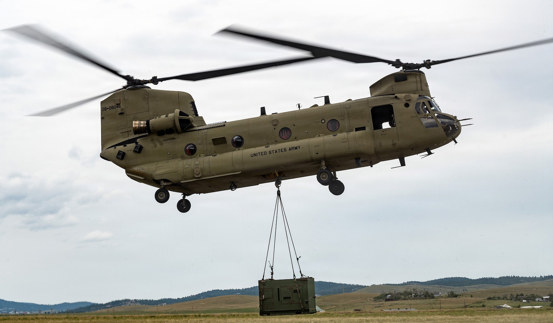 A CH-47 Chinook helicopter assigned to the 1st Battalion (General Support Aviation), 189th Aviation Regiment transports an MEP-806 power generator by sling load during a joint field training exercise at Fort Harrison, Montana, June 26, 2026.