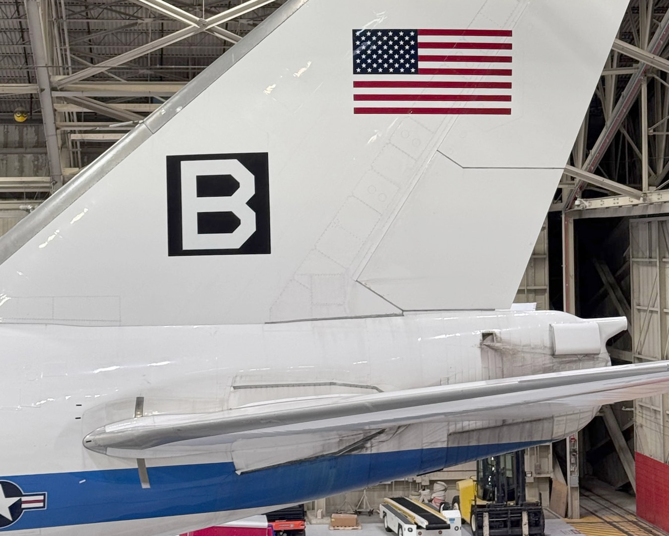 An E-4B Nightwatch sits in a hangar