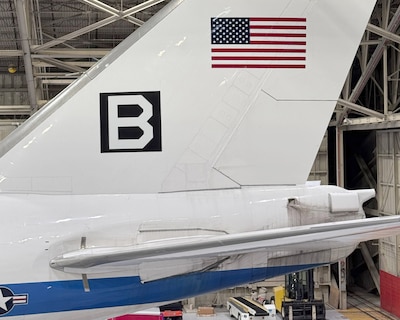 An E-4B Nightwatch sits in a hangar