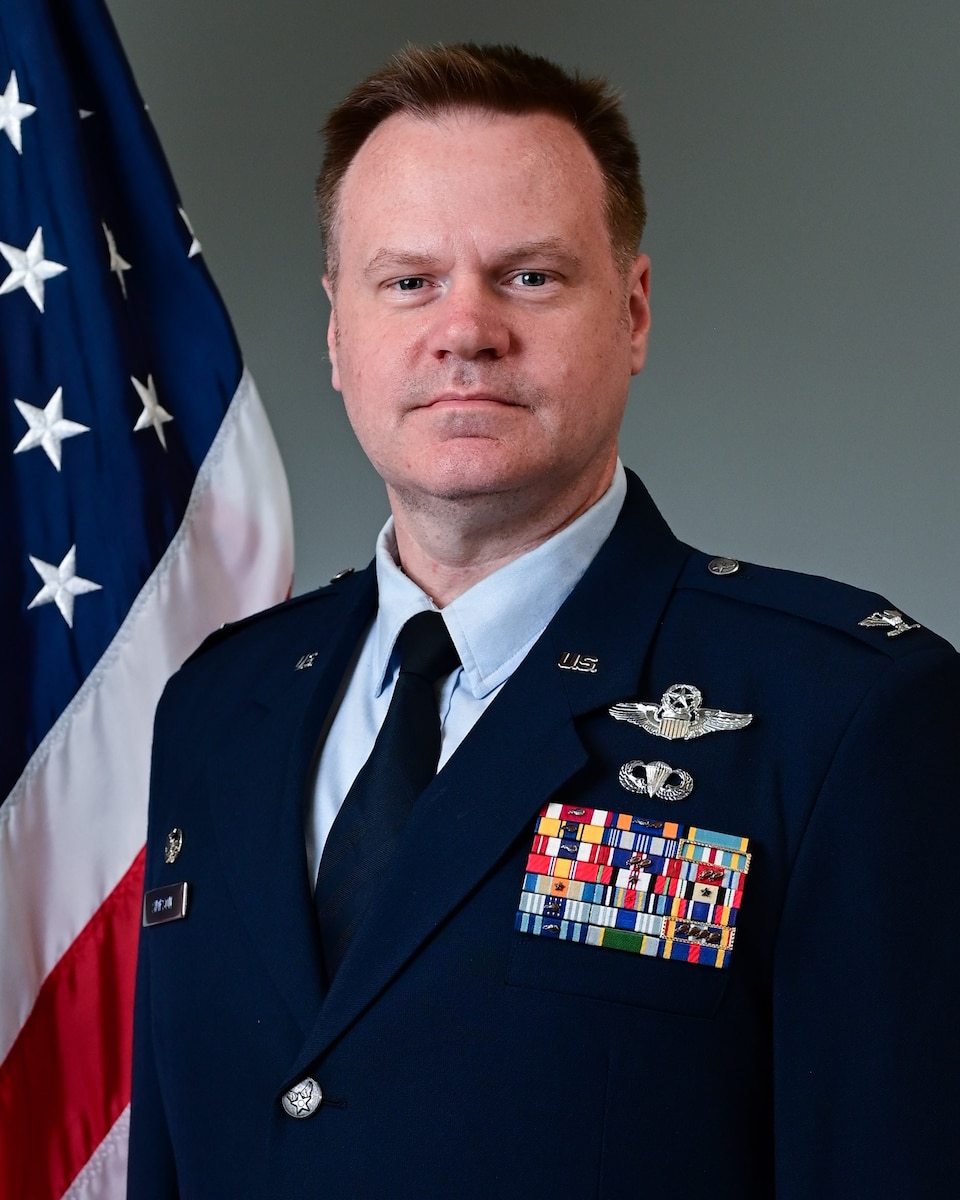 Col. Ryan Simpson Official Photo