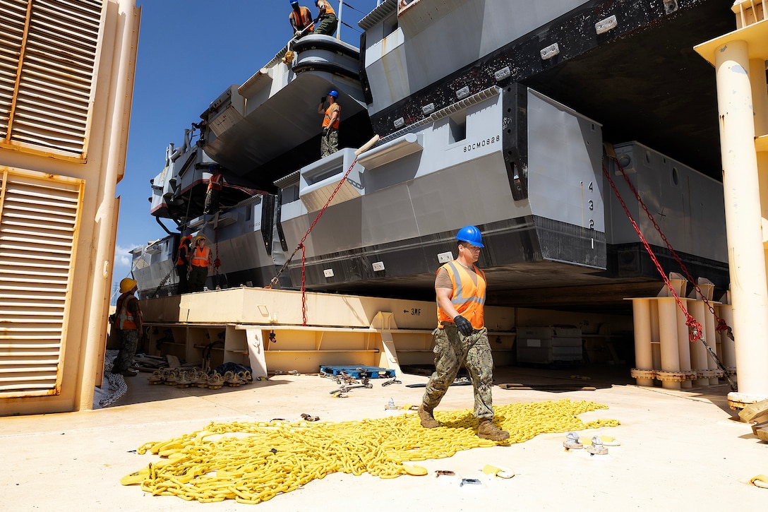 Navy, Marine Corps teams expand maritime positioning capability during USNS Button backload