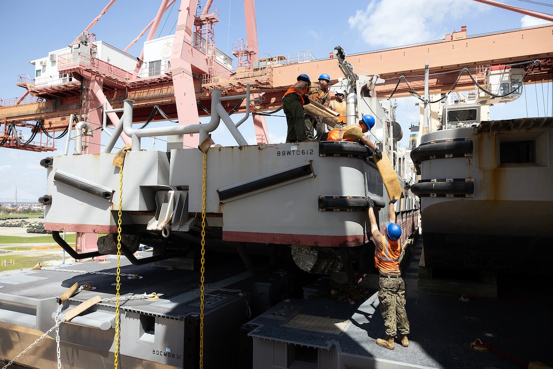 Navy, Marine Corps teams expand maritime positioning capability during USNS Button backload