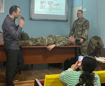 VNG Airmen demonstrate combat casualty care techniques