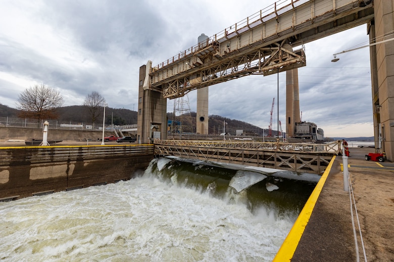 Ice passes under a bulkhead on a river during the winter.