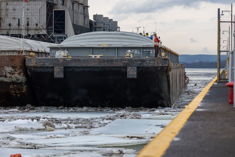 A tow enters a lock chamber during winter.