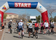 Active‑duty service members and veterans take their places at the starting line before the race as part of Army Trials 2026.