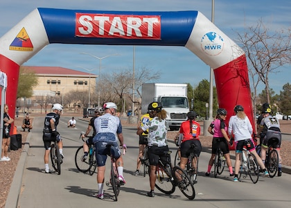 Active‑duty service members and veterans take their places at the starting line before the race as part of Army Trials 2026.