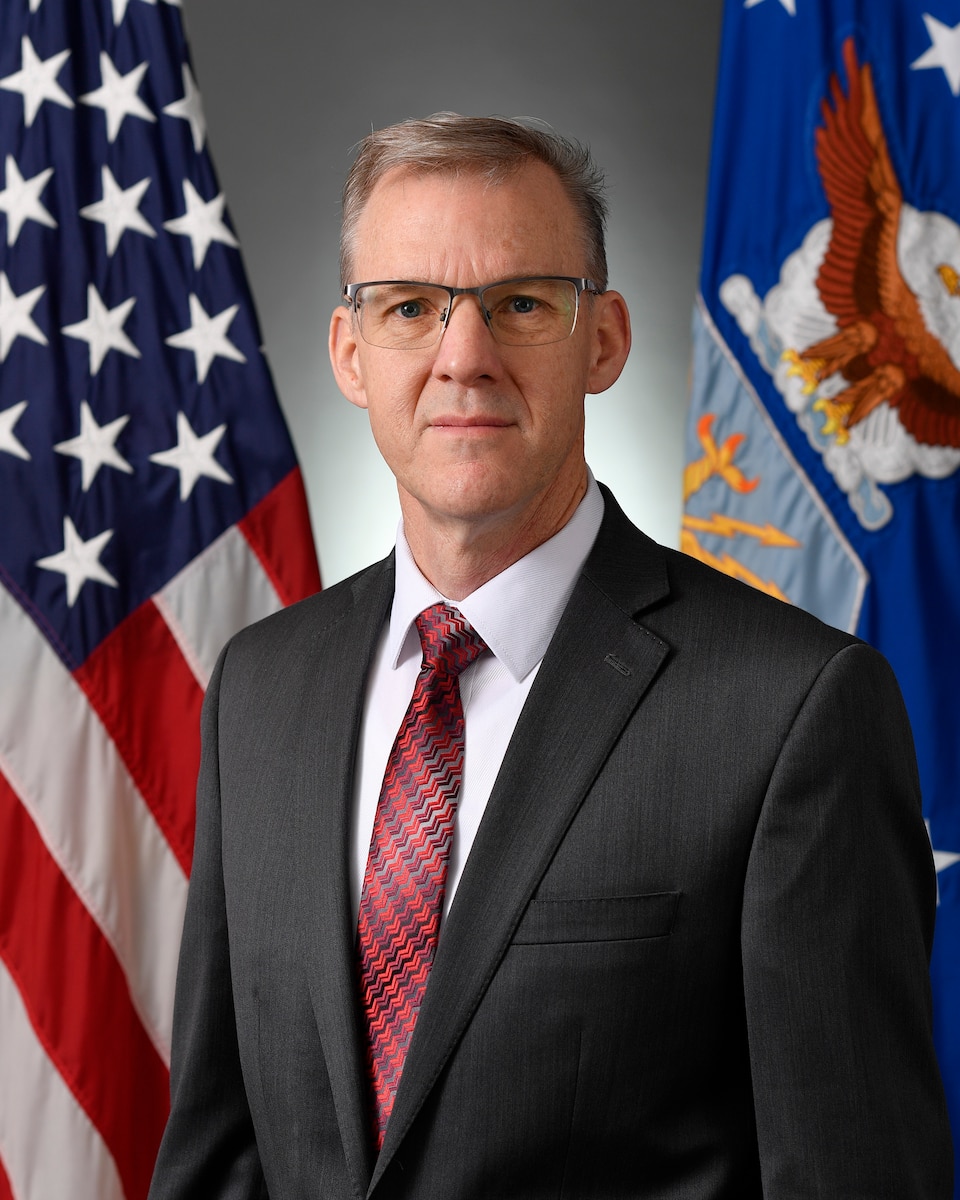 This is the official portrait of Vincent Liddiard.