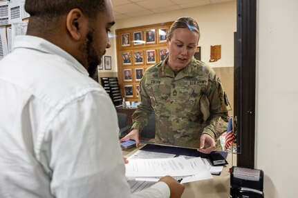 Thomas Johnson, U.S. Army Financial Management Command Fort Knox Army Military Pay Office military pay technician, provides support to Master Sgt. Krista L. Colvin, U.S. Army Recruiting Division active guard and reserve strength manager, at Fort Knox, Ky., March 3, 2026. USAFMCOM’s AMPOs perform installation-level military pay support for the Army across the United States, Korea and Japan. (U.S. Army photo by Mark R. W. Orders-Woempner)
