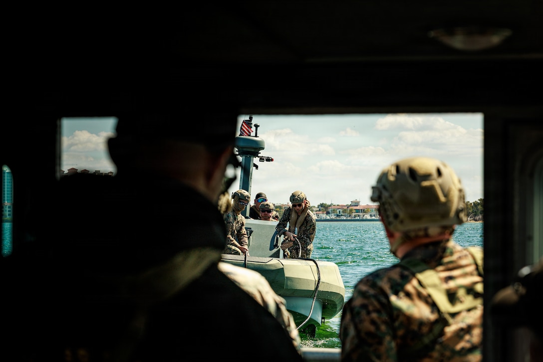 4th AABn Marines Conduct Littoral Craft Training