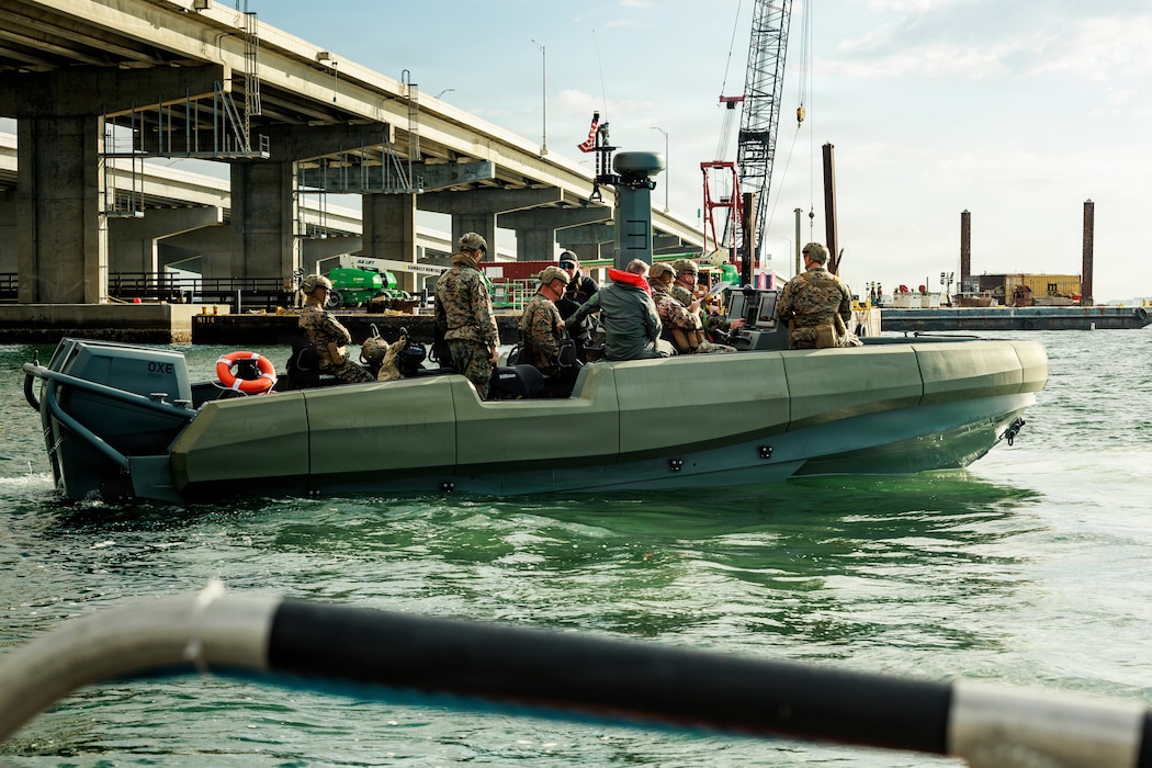 4th AABn Marines Conduct Littoral Craft Training