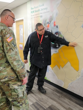 Army Reserve leader recognizes Food Bank’s efforts during government furlough