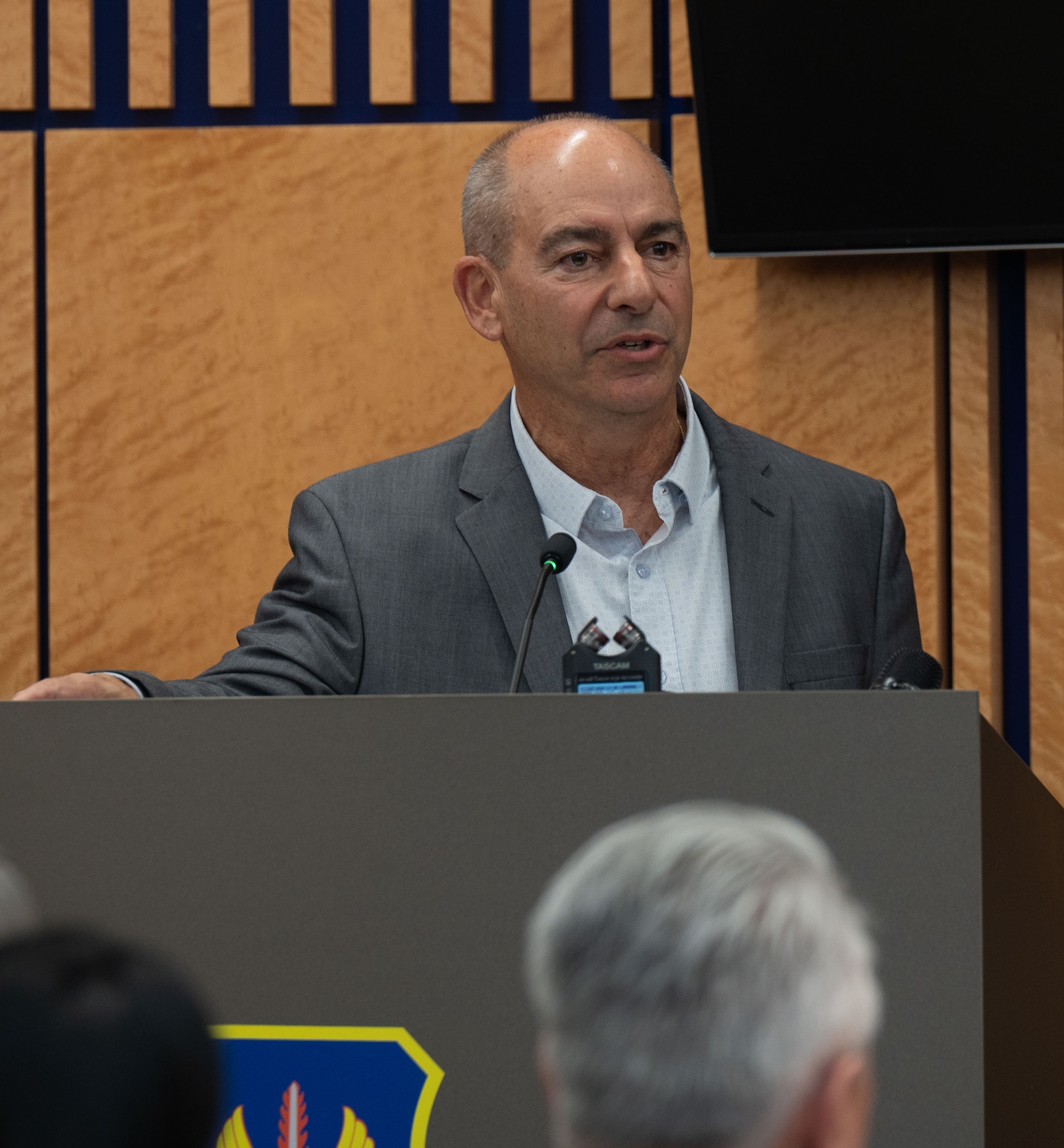 Retired General speaks at award ceremony