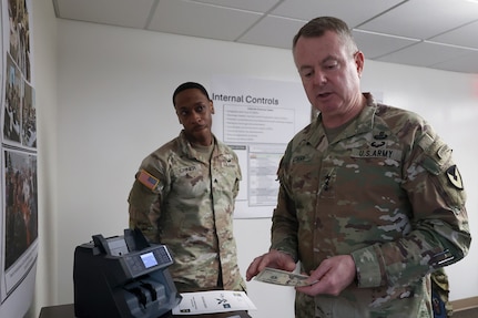 Lt. Gen. Christopher O. Mohan, U.S. Army Materiel Command commanding general, handles training currency at Fort Knox, Ky., March 4, 2026. Mohan visited with the U.S. Army Financial Management Command’s command team, Soldiers and civilian employees during an AMC major subordinate command update. (U.S. Army photo by Pvt. 1st Class Arpita Singh)