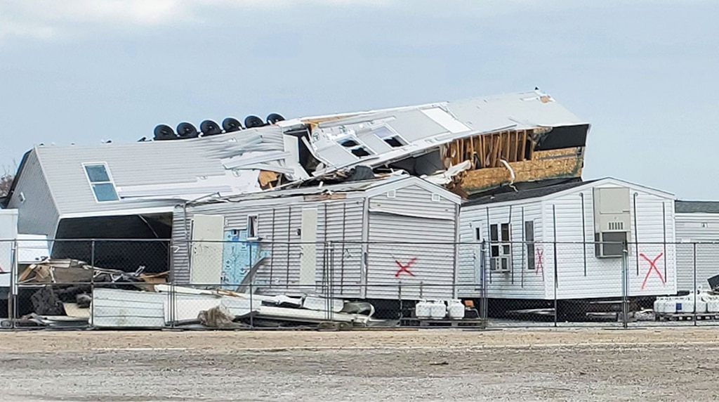 Picture of debris.
