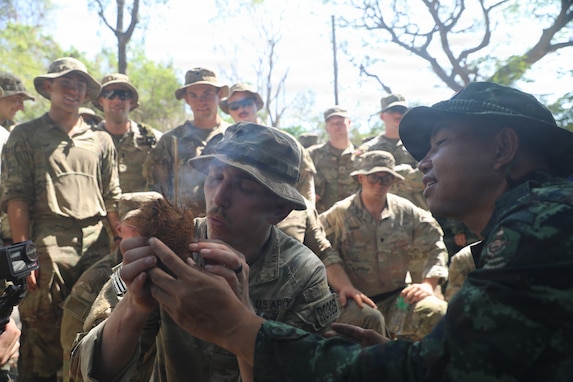 U.S. Army Reserve Soldiers learn jungle survival from Royal Thai Army
