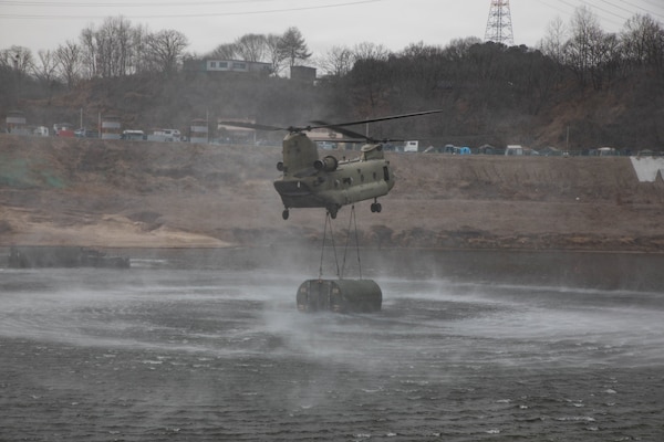 U.S. Army pilots assigned to the 2nd Combat Aviation Brigade, 2d Infantry Division/ROK-US Combined Division, fly a CH-47 Chinook unloading a M30 Bridge Erecting Boat during a wet gap crossing exercise as part of Freedom Shield near Yeoncheon, South Korea, Mar. 14, 2026.
