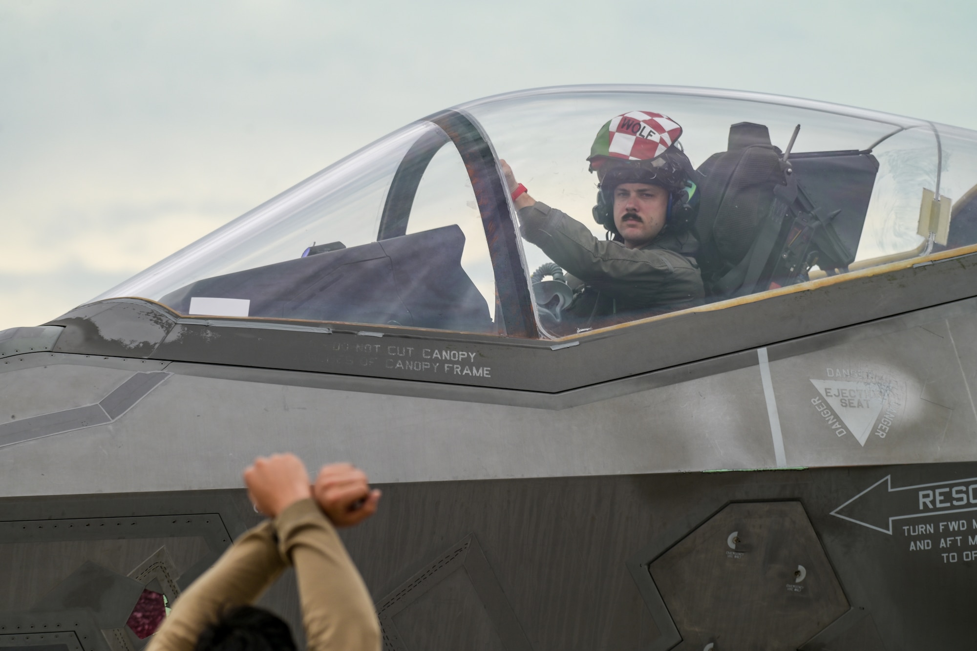 A photo of an aircraft.