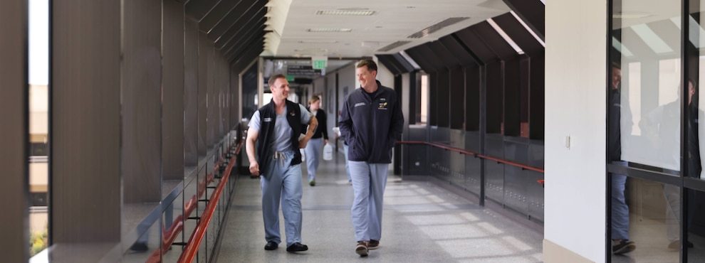 Image of surgeons walking in a hospital corridor.