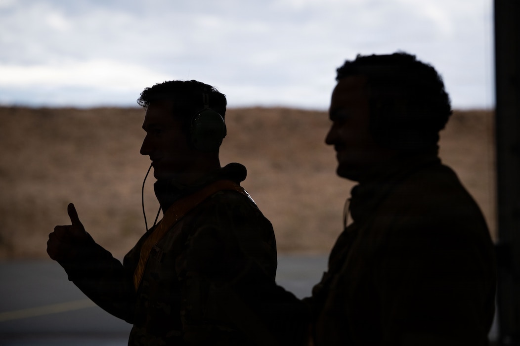U.S. Air Force 2nd Lt. Chris Stallings, 48th Fighter Wing contracting officer, and Staff Sgt. Richard Johnson, 493rd Fighter Generation Squadron dedicated crew chief, communicate with a pilot via hand signals during preflight checks at Exercise Cold Response 26 at Ørland Air Force Station, Norway, March 10, 2026.