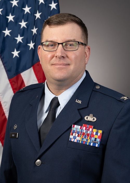 Col Hart Bio