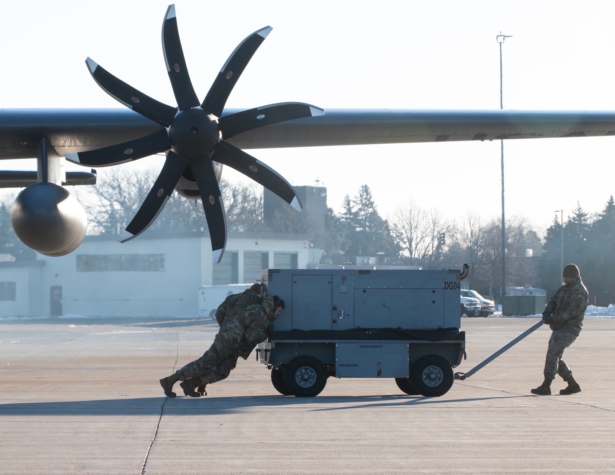 U.S. Air Force Airmen from the 133rd Maintenance Group push a power cart away from a C-130H3 Hercules in St. Paul, Minn., Feb. 21, 2026.