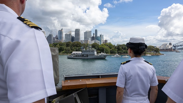 U.S. Navy Sailors assigned to Arleigh Burke-class guided-missile destroyer USS Fitzgerald (DDG 62) man the rails and observe the Leeuwin-class survey ship HMAS Leeuwin (A 245) during a fleet review as a part of Exercise Kakadu in Sydney, March 21, 2026.