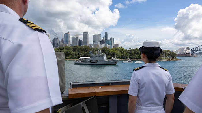 U.S. Navy Sailors assigned to Arleigh Burke-class guided-missile destroyer USS Fitzgerald (DDG 62) man the rails and observe the Leeuwin-class survey ship HMAS Leeuwin (A 245) during a fleet review as a part of Exercise Kakadu in Sydney, March 21, 2026.