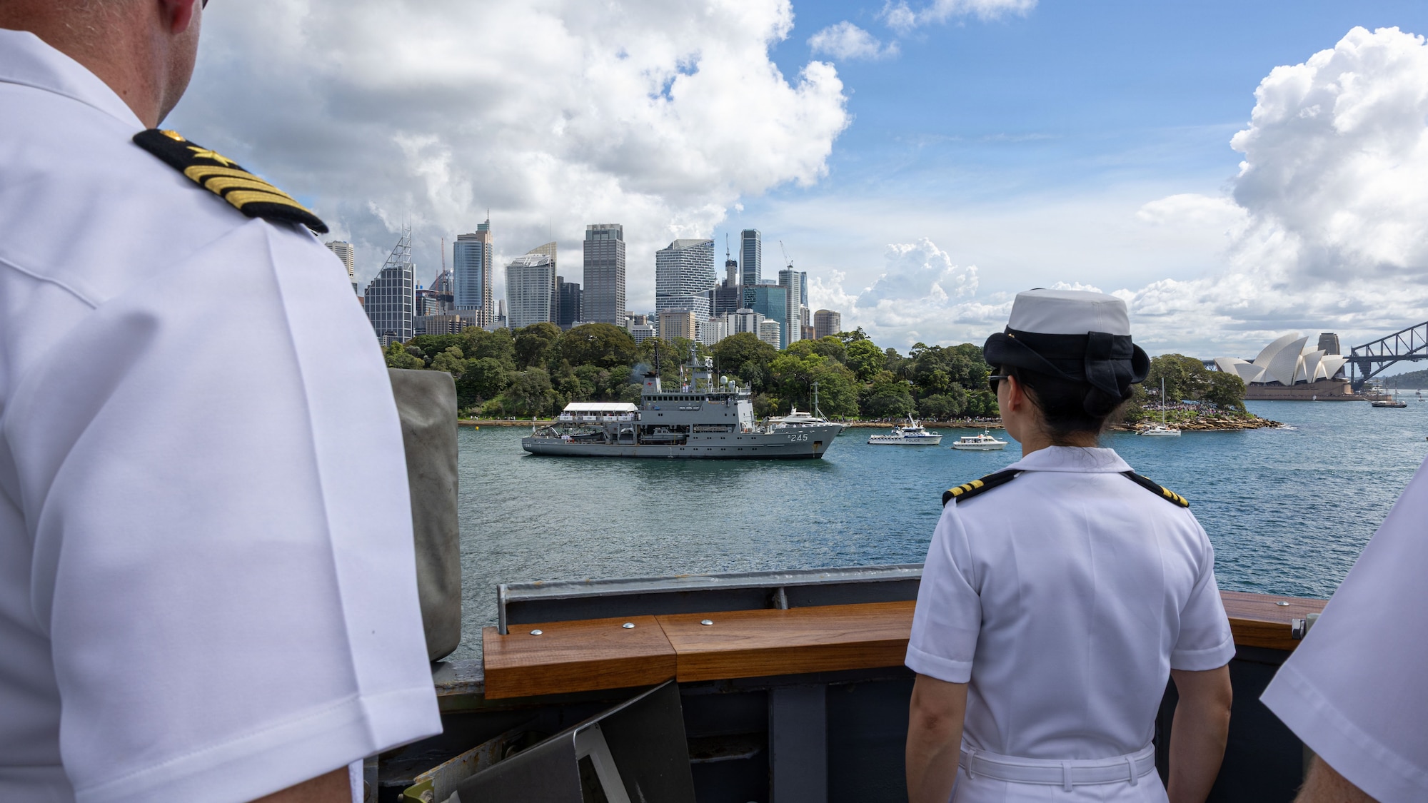 U.S. Navy Sailors assigned to Arleigh Burke-class guided-missile destroyer USS Fitzgerald (DDG 62) man the rails and observe the Leeuwin-class survey ship HMAS Leeuwin (A 245) during a fleet review as a part of Exercise Kakadu in Sydney, March 21, 2026. Exercise Kakadu is the Royal Australian Navy’s premier exercise and provides an opportunity for regional nations to participate in multinational maritime activities. Fitzgerald is forward-deployed and assigned to Destroyer Squadron (DESRON) 15, the Navy’s largest DESRON and U.S. 7th Fleet’s principal surface force. (U.S. Navy photo by Mass Communication Specialist 2nd Class Timothy Dimal)