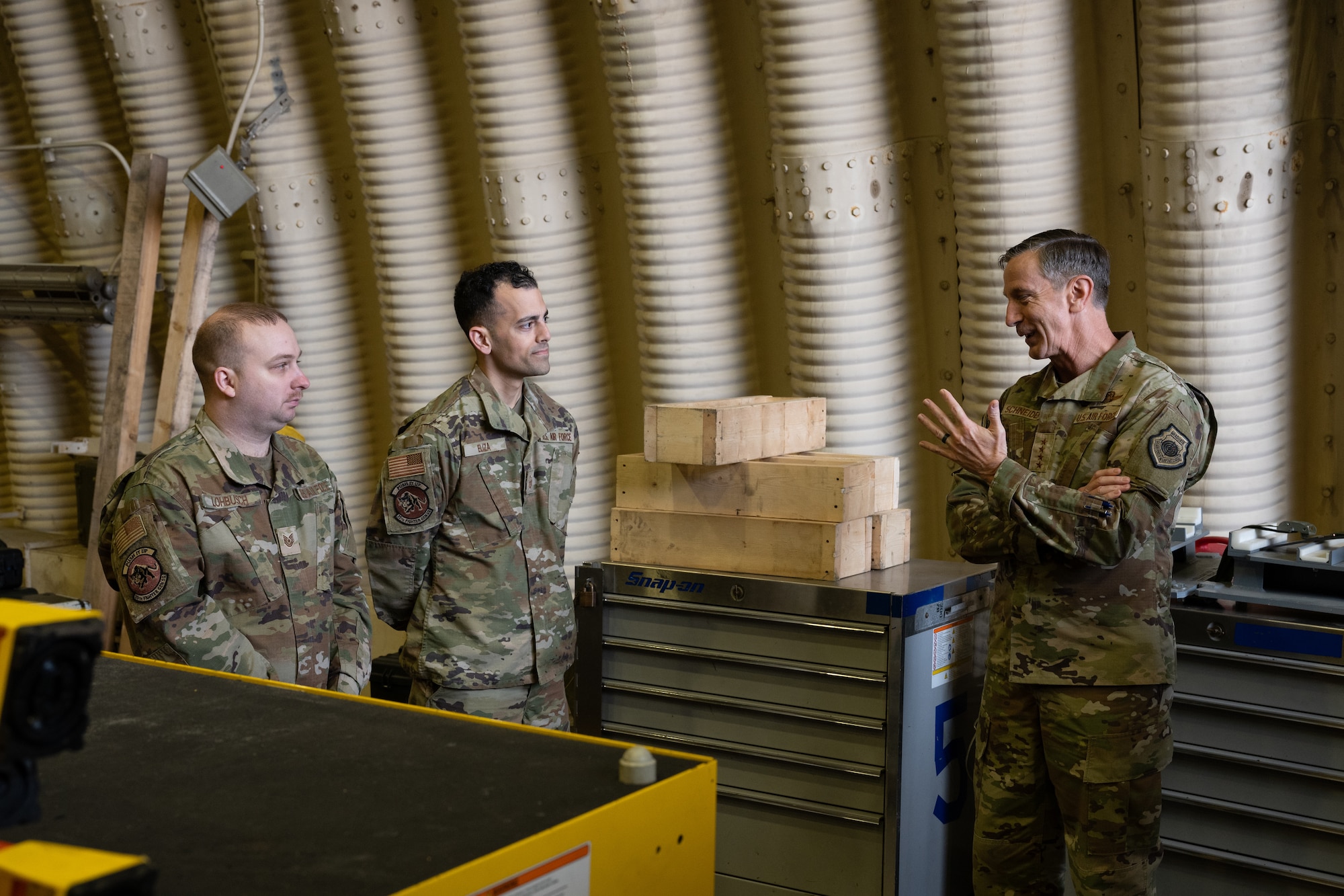 The PACAF commander talks with Osan maintainers.