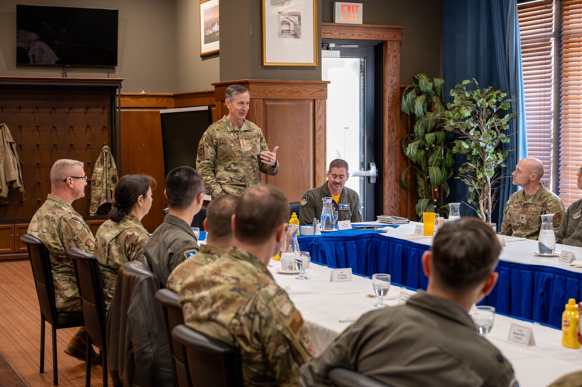 The PACAF commander meets with Osan leadership over lunch.