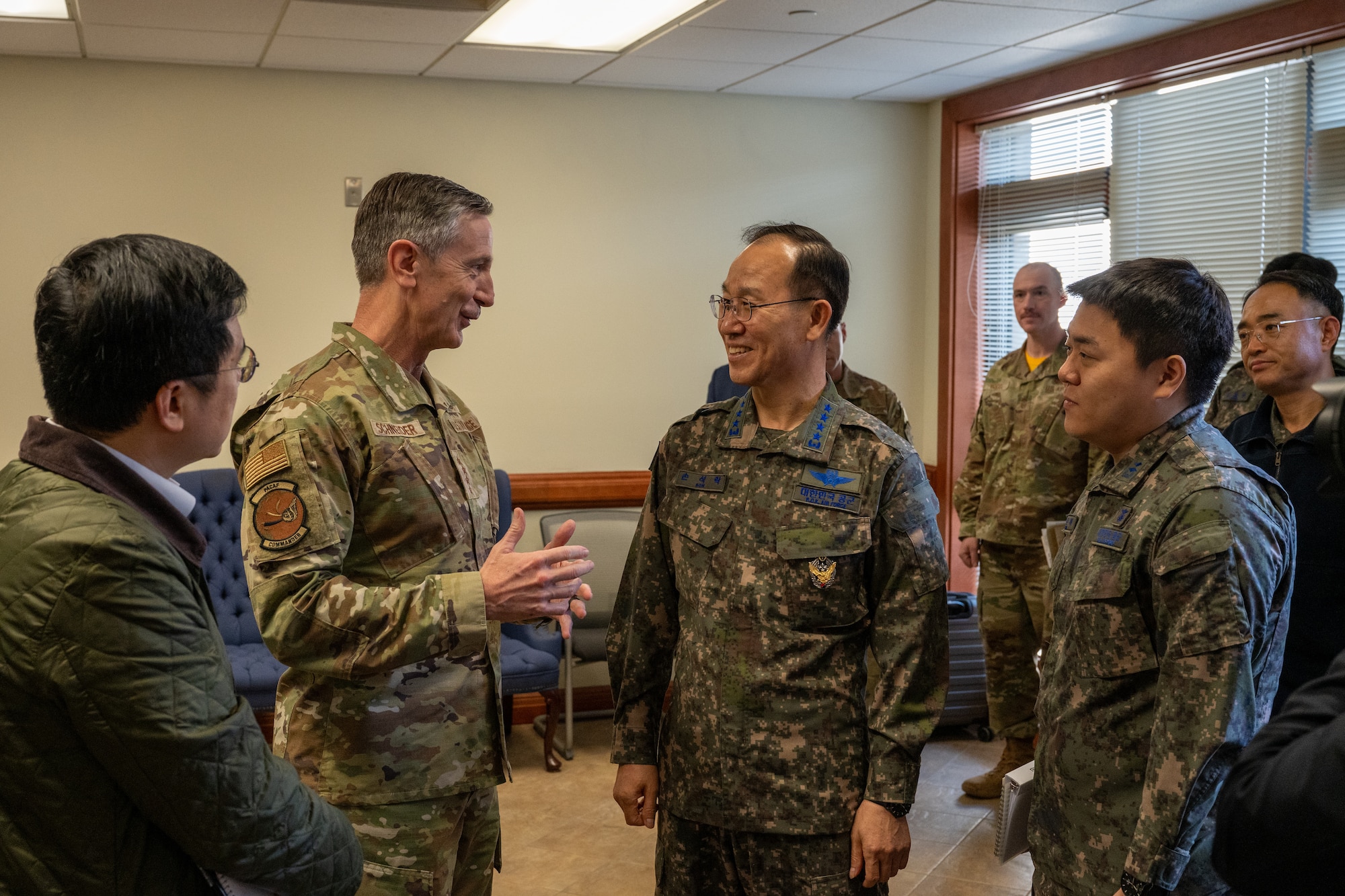 The PACAF commander meets with the Chief of Staff of the ROKAF.