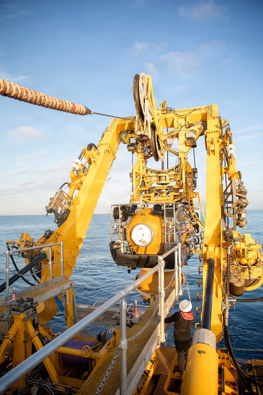 Undersea Rescue Command Conducts Manned Dive Event at Sea