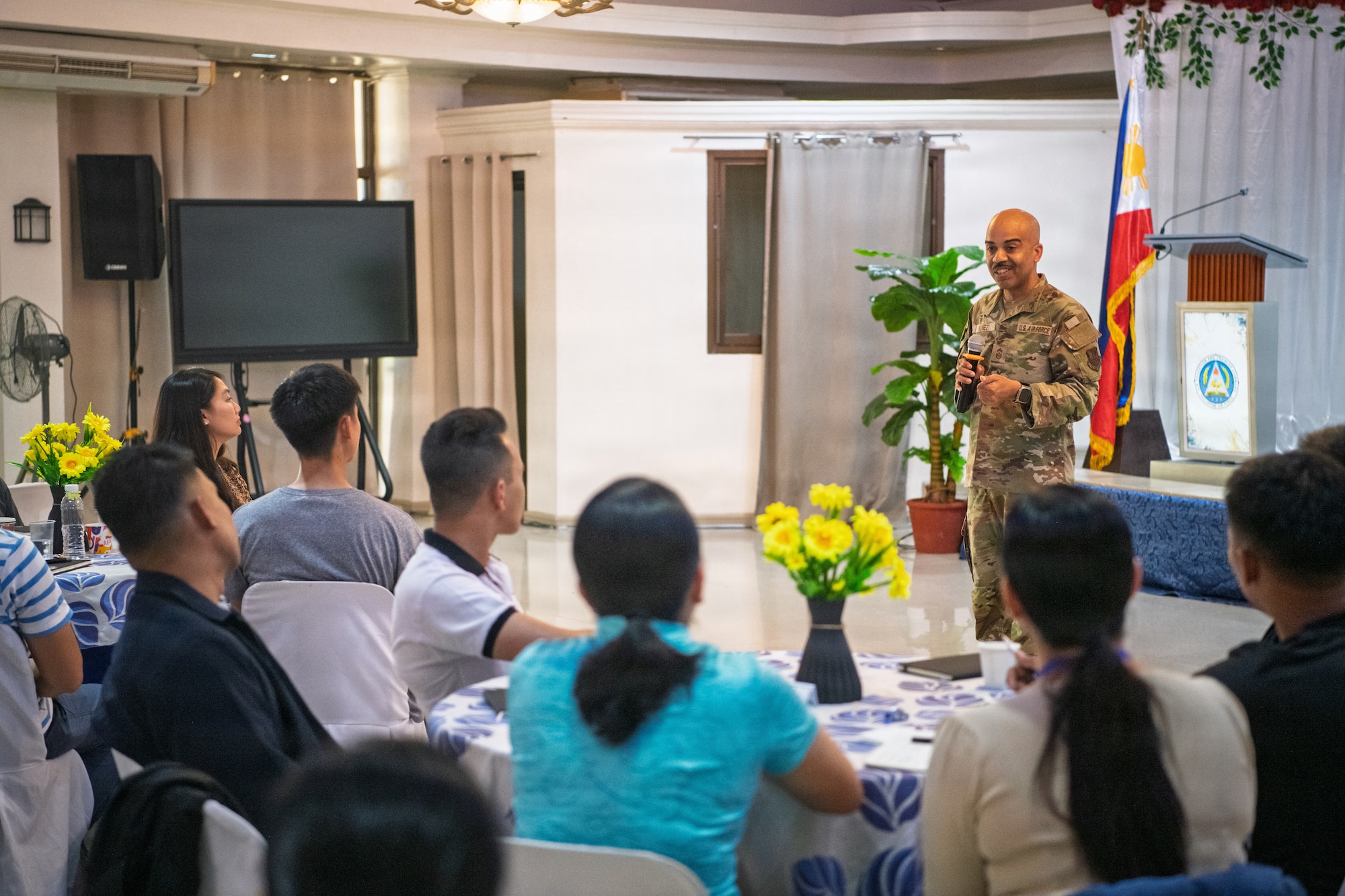 U.S. Air Force Reserve members work with Philippine Air Force members during a leader development workshop.