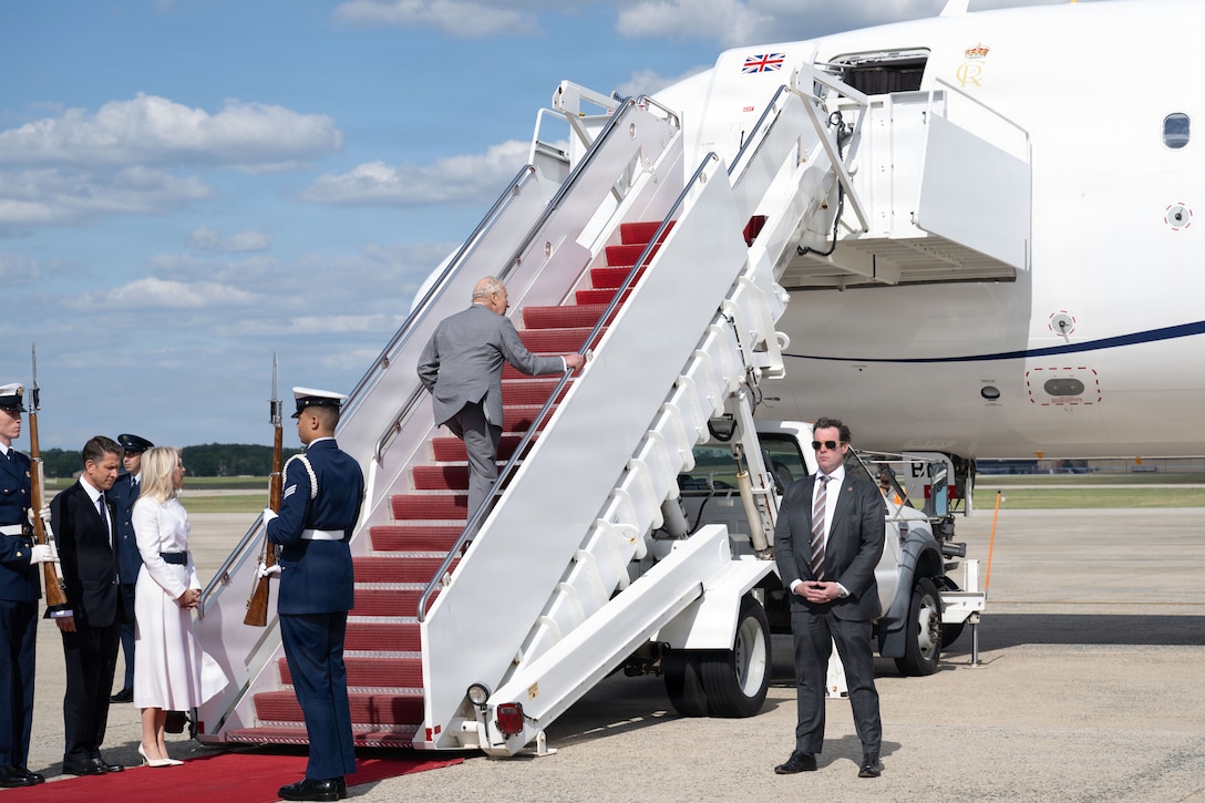 His Majesty of the United Kingdom of Great Britain and Northern Ireland, King Charles III, ascends stairs to a United Kingdom aircraft during a military departure ceremony at Joint Base Andrews, Maryland, April 30, 2026. The ceremony concluded the first royal state visit to the United States since His Majesty’s ascension to the throne. (U.S. Air Force photo by Airman 1st Class Mauricio Hidalgo)