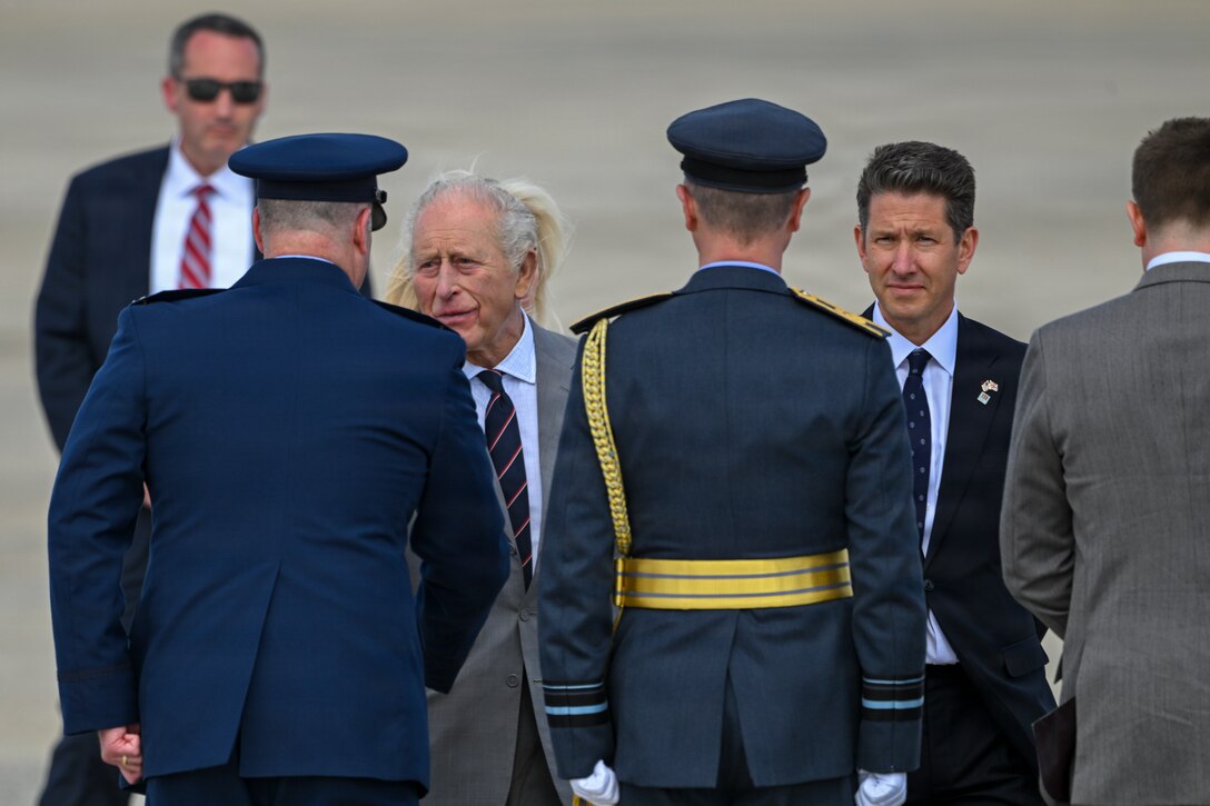 U.S. Air Force Col. Christopher M. Robinson, the commander of the 89th Airlift Wing, shakes hands with His Majesty of the United Kingdom of Great Britain and Northern Ireland, King Charles III, during a military departure ceremony at Joint Base Andrews, Maryland, April 30, 2026. The ceremony marked the conclusion of the first state visit to the United States since His Majesty’s ascension to the throne. (U.S. Air Force photo by Tech. Sgt. Isaac March)