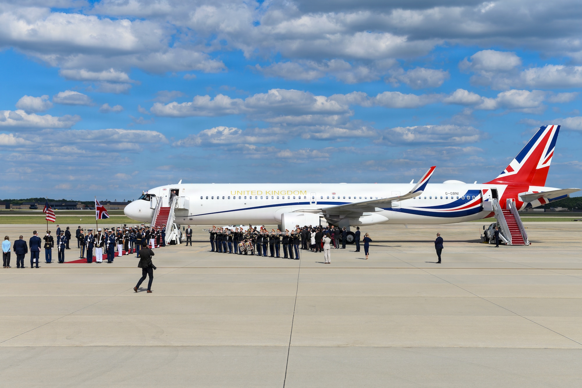 U.S. service members with an armed forces full honor cordon stand at attention next to a United Kingdom aircraft during a military departure ceremony for His Majesty of the United Kingdom of Great Britain and Northern Ireland, King Charles III, at Joint Base Andrews, Maryland, April 30, 2026. The ceremony marked the conclusion of the first royal state visit to the United States since His Majesty’s ascension to the throne. (U.S. Air Force photo by Master Sgt. Ashley Hyatt)