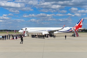 U.S. service members with an armed forces full honor cordon stand at attention next to a United Kingdom aircraft during a military departure ceremony for His Majesty of the United Kingdom of Great Britain and Northern Ireland, King Charles III, at Joint Base Andrews, Maryland, April 30, 2026. The ceremony marked the conclusion of the first royal state visit to the United States since His Majesty’s ascension to the throne. (U.S. Air Force photo by Master Sgt. Ashley Hyatt)