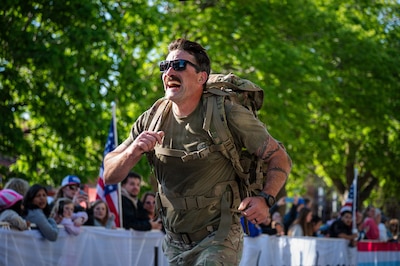 National Guard Members Go the Distance at 49th Annual Lincoln Marathon