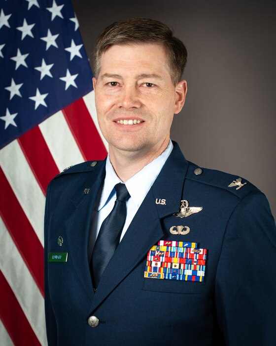 Col. Robert Krueger formal photo
