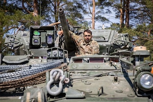 U.S. Soldiers in 2d Cavalry Regiment receive anti-tank weapons training for a live fire event