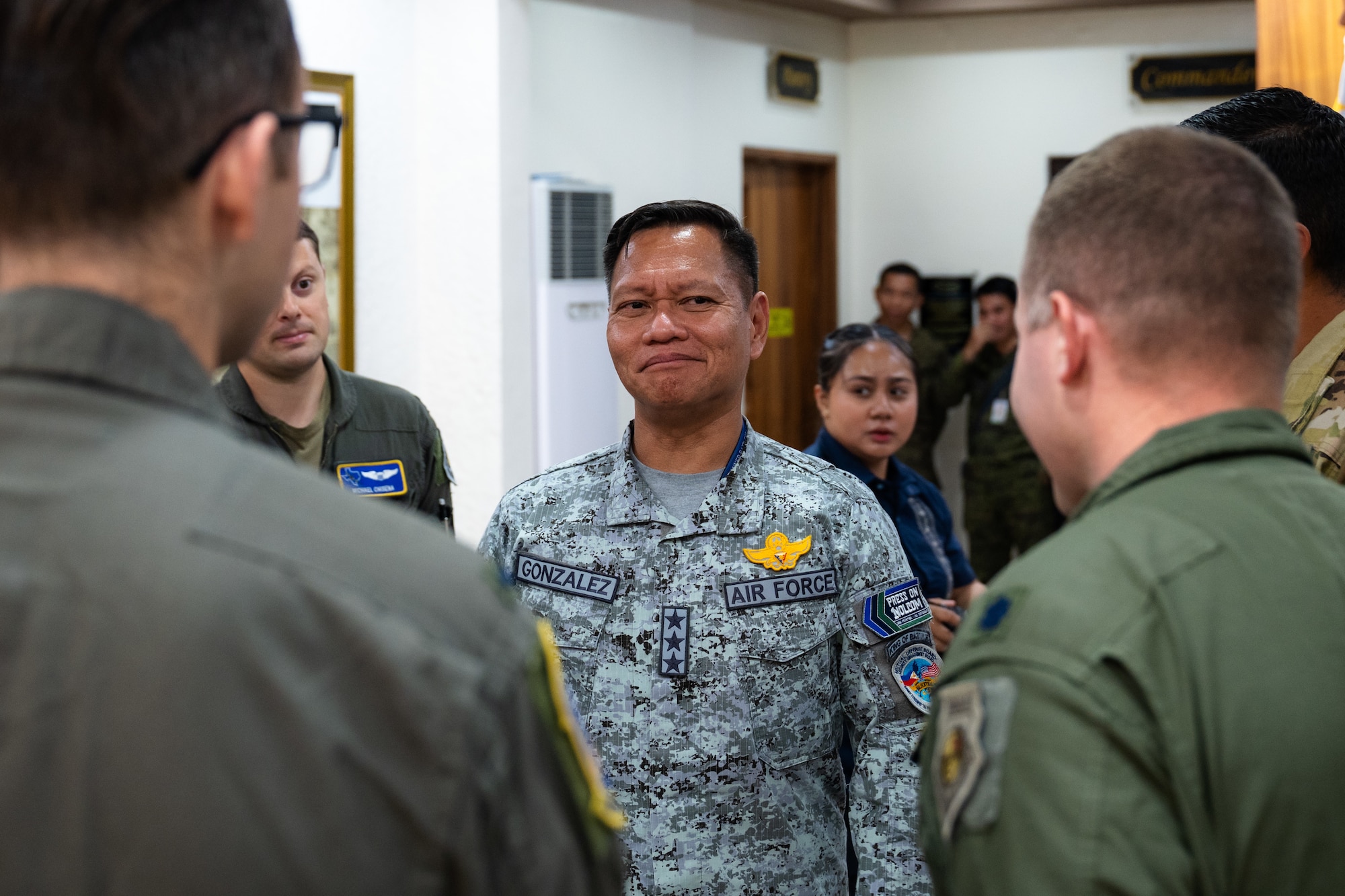Philippine Air Force Lt. Gen. Aristotle Gonzalez, commander of Northern Luzon Command, meets with U.S. Airmen assigned to the 40th Airlift Squadron prior to an awards ceremony during Exercise Balikatan 2026 at Camp General Servillano A. Aquino, Philippines, May 5, 2026. Balikatan is a longstanding annual exercise between the Armed Forces of the Philippines and U.S. military that represents the strength of our alliance, improves our capable combined force, and demonstrates our commitment to regional peace and prosperity. (U.S. Air Force photo by Senior Airman Jade M. Caldwell)