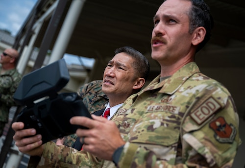 Navy Secretary returns to EOD school