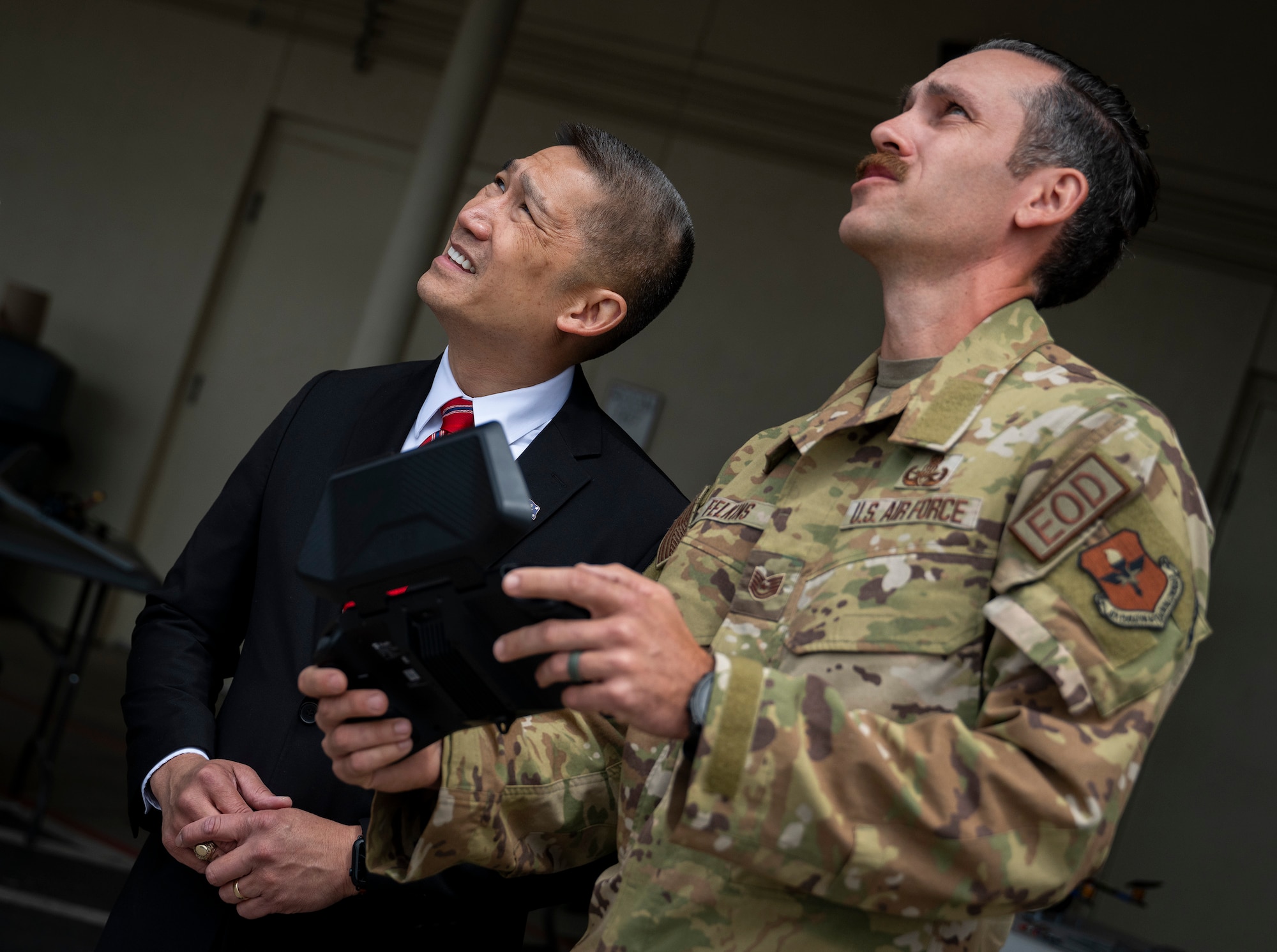 Navy Secretary returns to EOD school