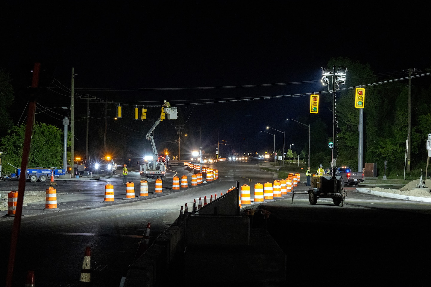 Crews conduct overnight operations at the Deep Creek Bridge Replacement Project site in Chesapeake, Virginia.
