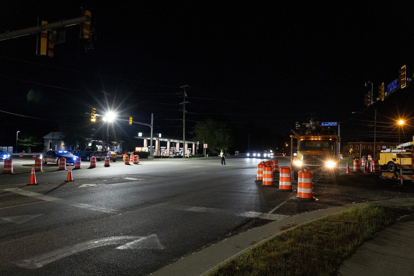 Crews conduct overnight operations at the Deep Creek Bridge Replacement Project site in Chesapeake, Virginia.
