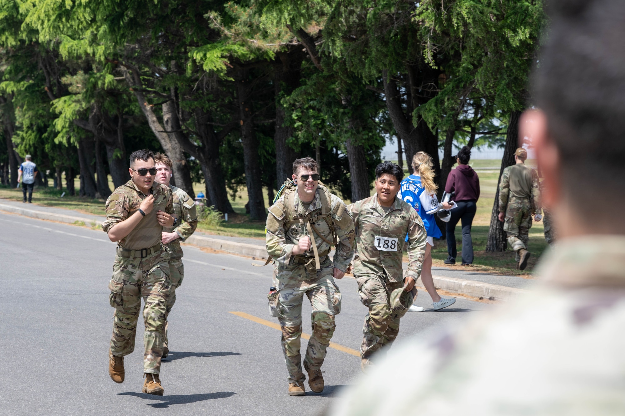 Soldiers cheer on ruck participant.