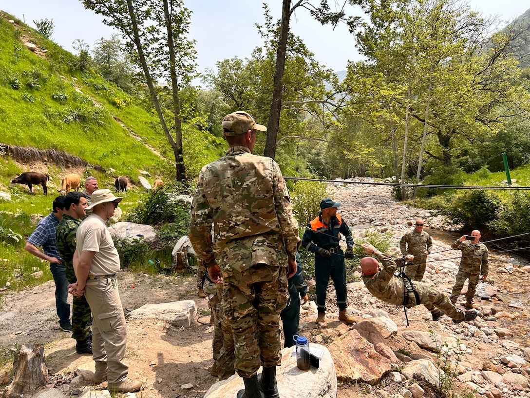 VNG Soldiers conduct mountain warfare exchange in Tajikistan